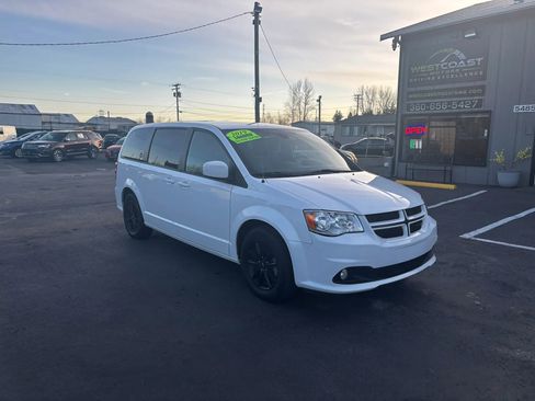 Used 2019 Dodge Grand Caravan GT image 2