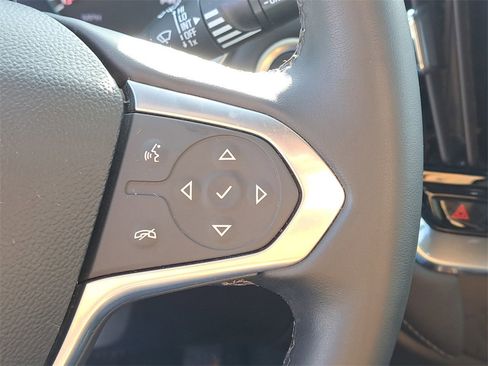 Used 2023 Chevrolet Traverse LT image 11