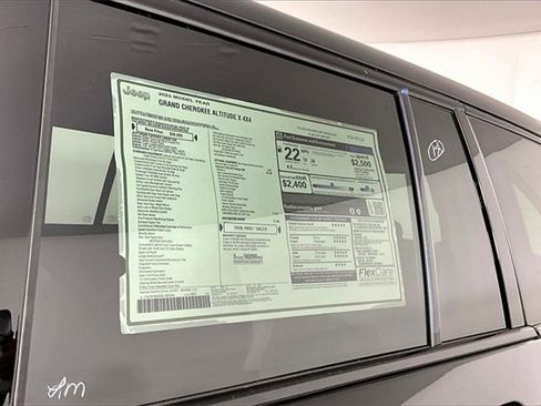 New 2025 Jeep Grand Cherokee Altitude image 13