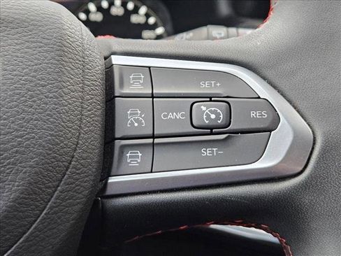 Used 2025 Jeep Compass Trailhawk AWD/4WD image 25