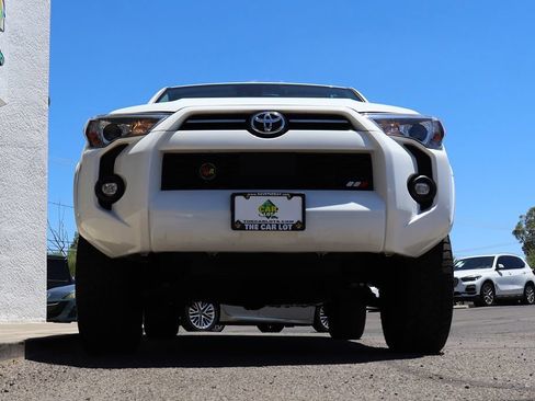 Used 2022 Toyota 4Runner SR5 AWD/4WD image 17