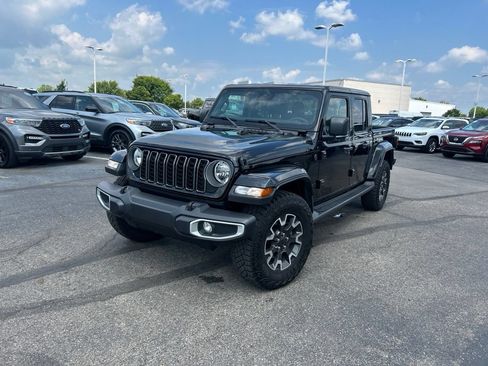 Used 2025 Jeep Gladiator Sport w/ Premium Package AWD/4WD image 7