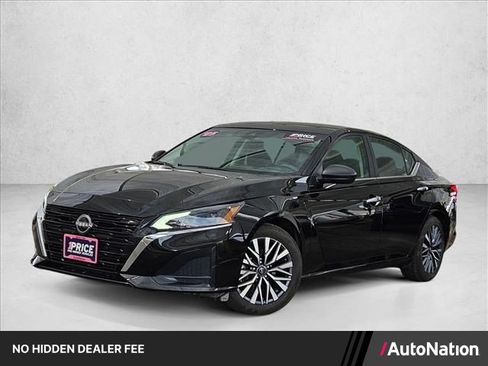 Used 2025 Nissan Altima 2.5 SV FWD image 1