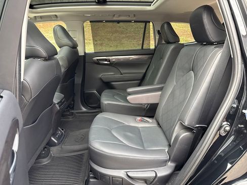 Used 2020 Toyota Highlander Platinum image 25