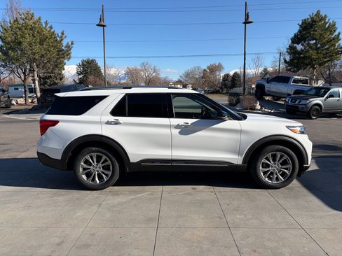 Used 2020 Ford Explorer Limited image 3