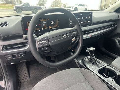 Used 2025 Kia K4 LXS image 10