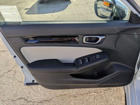 Used 2024 Honda Civic EX-L image 10