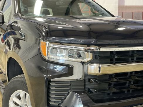 Used 2022 Chevrolet Silverado 1500 LT AWD/4WD image 10