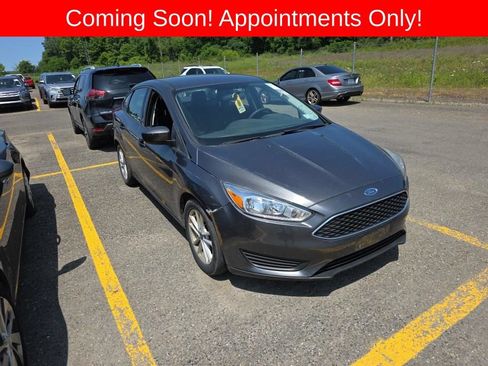 Used 2018 Ford Focus SE FWD image 1
