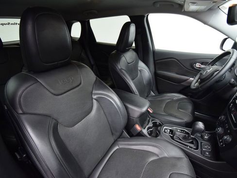 Used 2019 Jeep Cherokee Limited AWD/4WD image 17