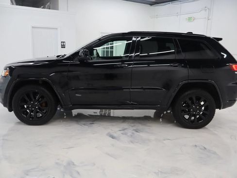 Used 2018 Jeep Grand Cherokee Altitude AWD/4WD image 4