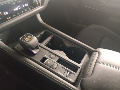 Used 2023 Nissan Pathfinder S FWD image 26