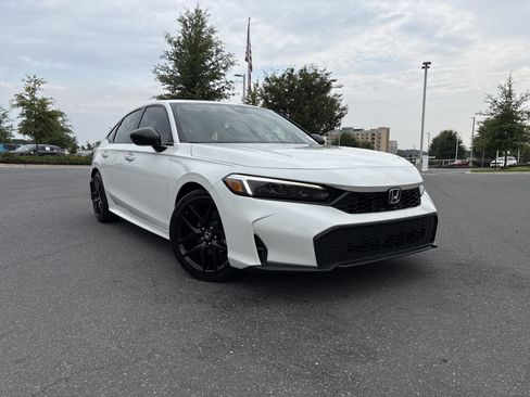 Used 2025 Honda Civic Sport image 2