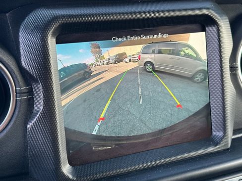 Used 2022 Jeep Wrangler Unlimited Sahara w/ Cold Weather Group image 19