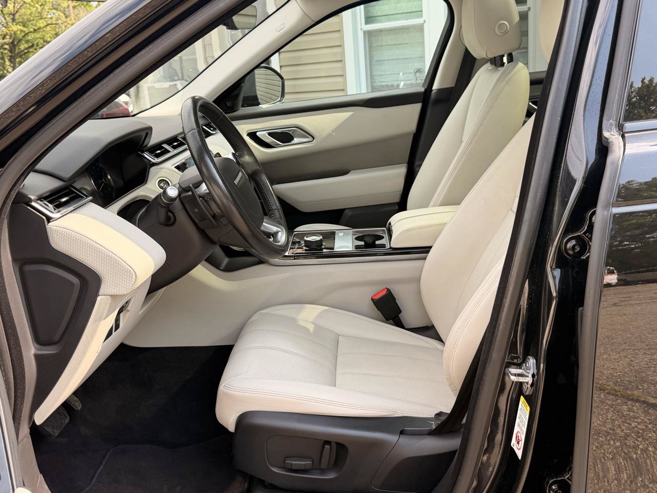 Used 2019 Land Rover Range Rover Velar S AWD/4WD image 23