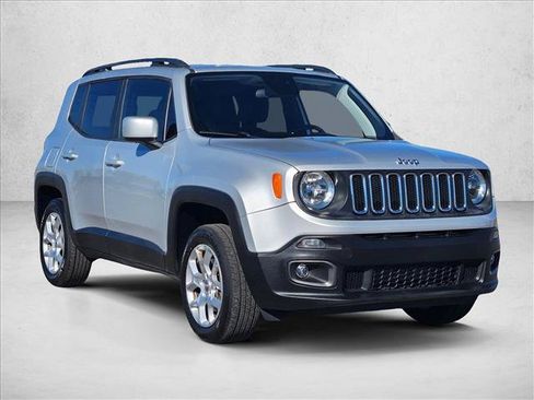 Used 2018 Jeep Renegade Latitude AWD/4WD image 3