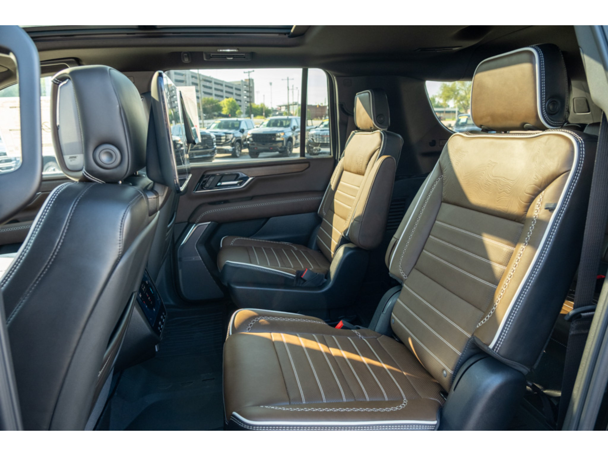 New 2026 GMC Yukon XL Denali Ultimate w/ LPO, Floor Liner Package AWD/4WD image 13