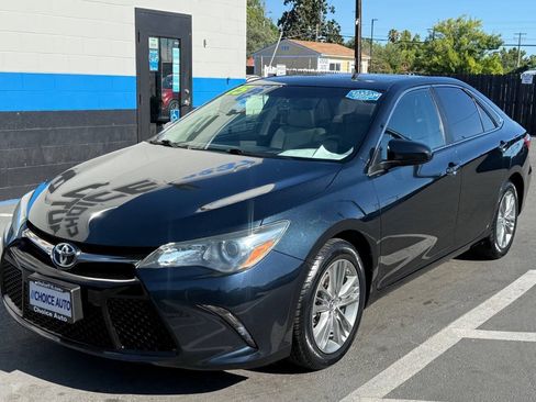 Used 2015 Toyota Camry SE w/ Moonroof Package FWD image 3