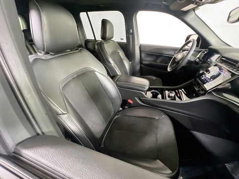 Used 2023 Jeep Grand Cherokee Altitude image 27