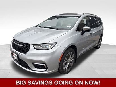 New 2026 Chrysler Pacifica Pinnacle w/ Trailer Tow Group
