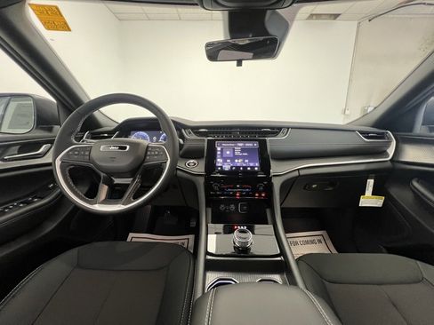 New 2025 Jeep Grand Cherokee L Laredo image 12