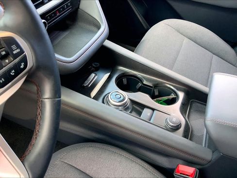 Used 2025 Ford Explorer Active RWD image 16
