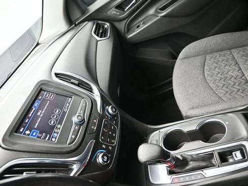 Used 2022 Chevrolet Equinox LT FWD image 18