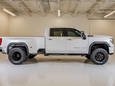 Used 2022 GMC Sierra 3500 Denali w/ Denali Ultimate Package AWD/4WD image 11