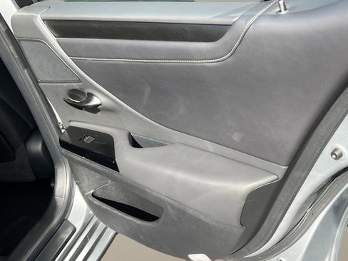 Certified 2022 Lexus ES 300h w/ Premium Package image 17