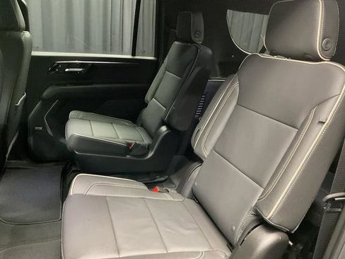 New 2026 Chevrolet Suburban Premier w/ Sun And Tow Package AWD/4WD image 10