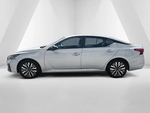Used 2024 Nissan Altima 2.5 SV FWD image 4