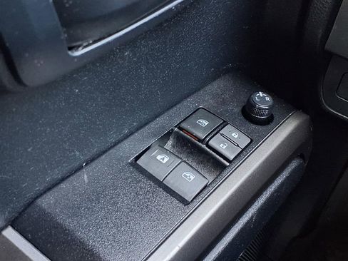 Used 2021 Toyota Tacoma SR5 w/ SR5 Appearance Package (SM) image 24