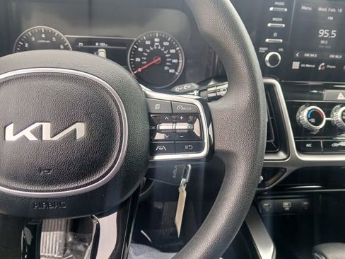 Certified 2023 Kia Sorento LX image 26
