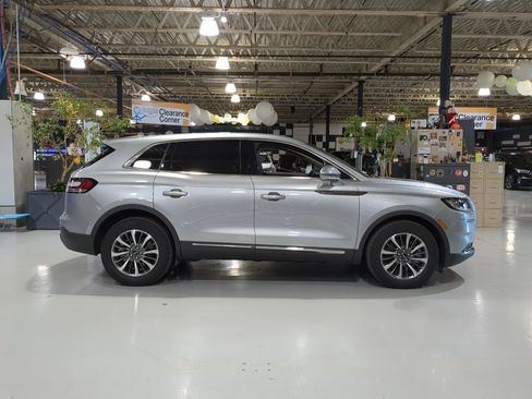 Used 2022 Lincoln Nautilus AWD w/ Premium Package image 7