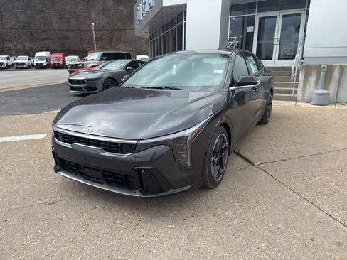 New 2026 Kia K4 GT-Line w/ GT-Line Sunroof Package FWD image 3
