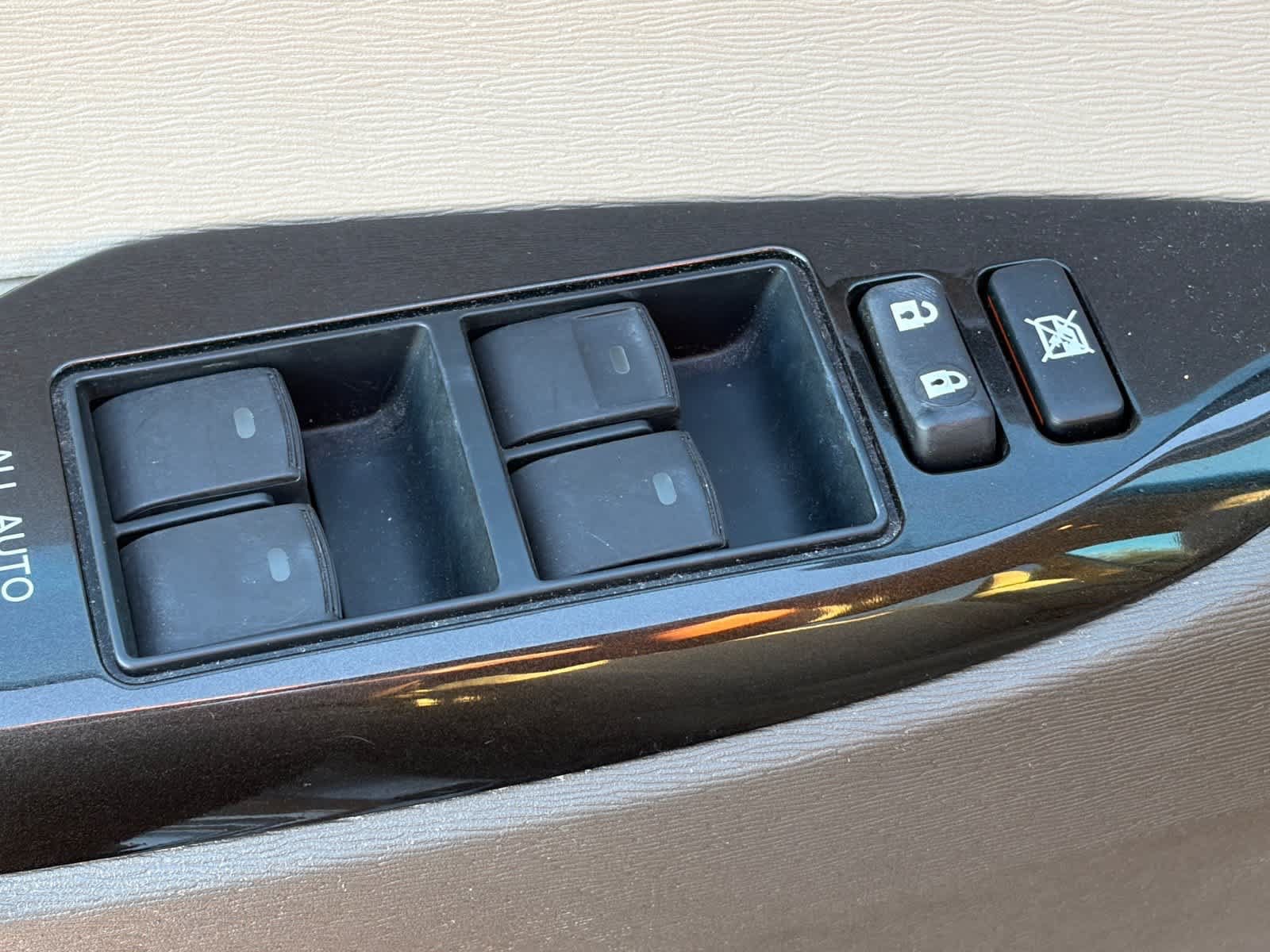 Used 2013 Toyota Sienna LE w/ Towing Pkg FWD image 7