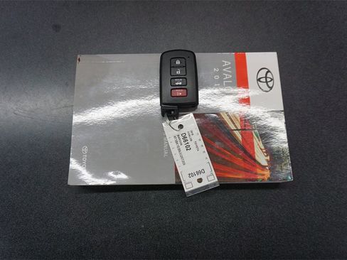 Used 2018 Toyota Avalon Limited image 21