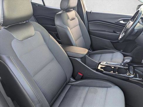 Used 2024 Chevrolet Trax LT w/ Sunroof Package FWD image 21