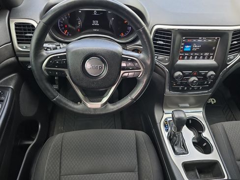 Used 2018 Jeep Grand Cherokee Laredo AWD/4WD image 14