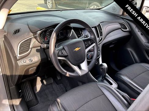 Used 2020 Chevrolet Trax LT w/ LT Convenience Package image 15