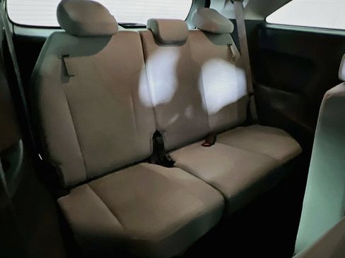 Certified 2025 Toyota Sienna LE FWD image 23