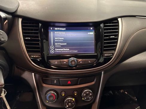 Used 2020 Chevrolet Trax LT FWD image 3