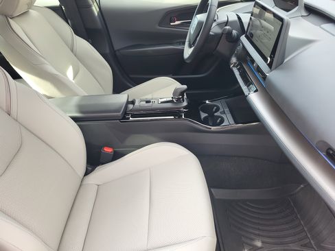 Certified 2025 Toyota Prius XLE image 11