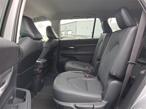 Used 2024 Toyota Grand Highlander Limited image 10