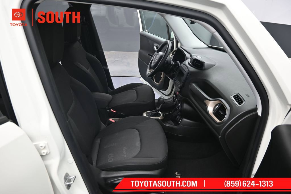 Used 2016 Jeep Renegade Latitude w/ Safety & Security Group FWD image 29