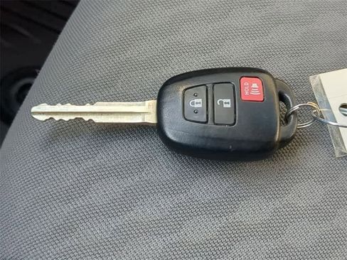 Used 2020 Toyota Tacoma SR image 33