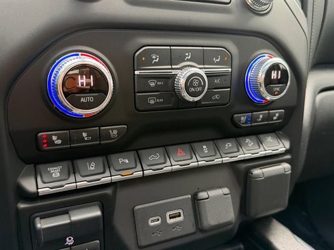 Used 2022 GMC Sierra 2500 Denali w/ LPO, GMC Protection Package AWD/4WD image 33