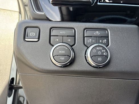 Used 2025 GMC Sierra 1500 Elevation image 18