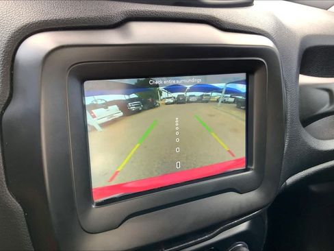 Used 2021 Jeep Renegade Latitude FWD image 27