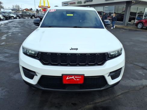 Used 2023 Jeep Grand Cherokee Altitude image 9